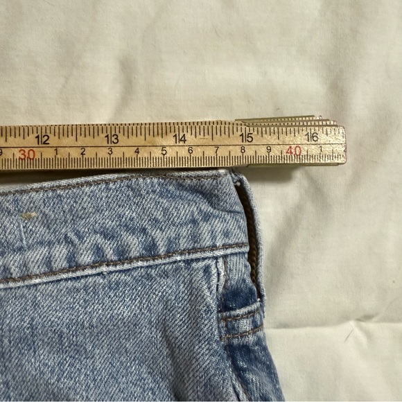 Madewell Relaxed Denim Shorts in Madera Wash: Side-Slit Edition Size 27 - Picture 11 of 14